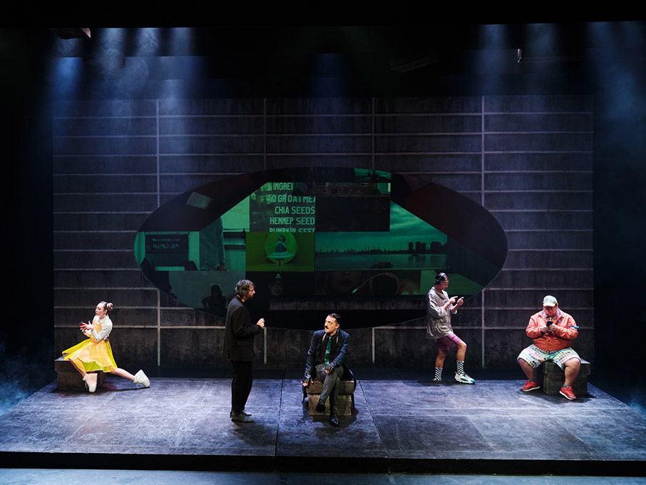 «Ο Ρινόκερος» του Ιονέσκο με τον Άρη Σερβετάλη επιστρέφει στο θέατρο Κιβωτός-1