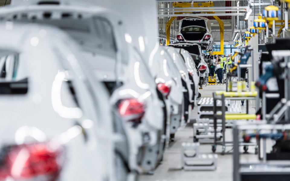 φρένο-στην-παραγωγή-εξαιτίας-των-ελ-561530107