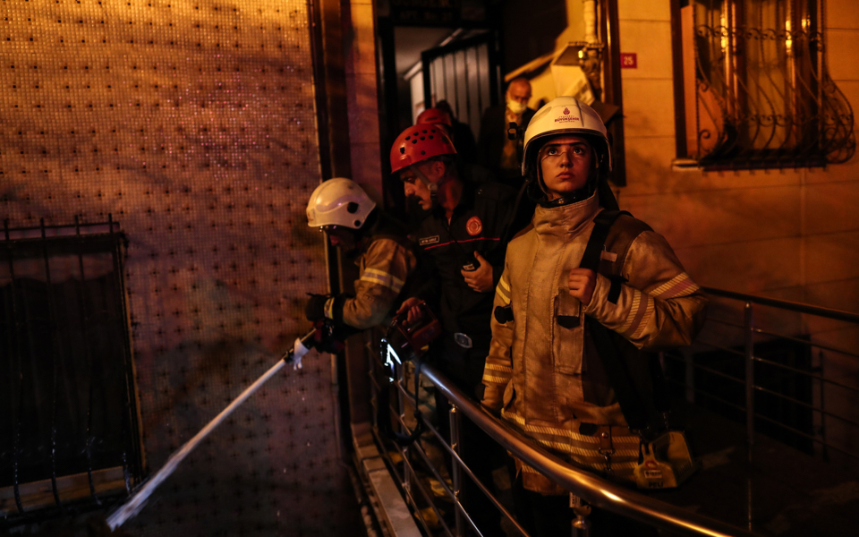 Tουρκία: Οι πυροσβέστριες που… ανάβουν πολιτικές φωτιές (εικόνες)-4