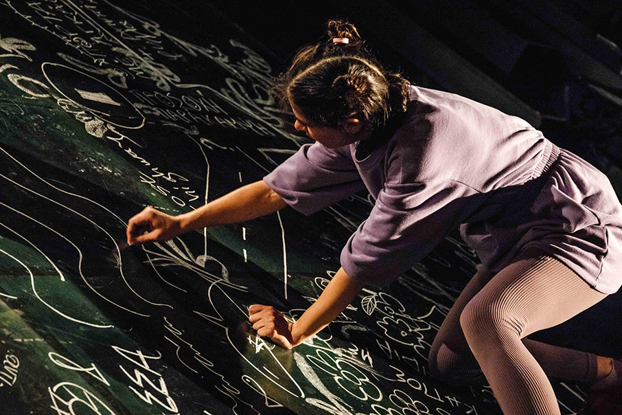 «Ο εχθρός της τάξης» στην Εφηβική Σκηνή του Εθνικού Θεάτρου-1