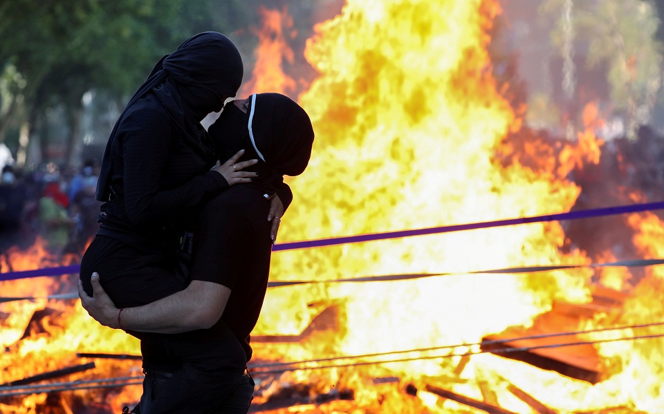 Χιλή: Επεισόδια στην επέτειο της κοινωνικής έκρηξης του 2019 (εικόνες)-4