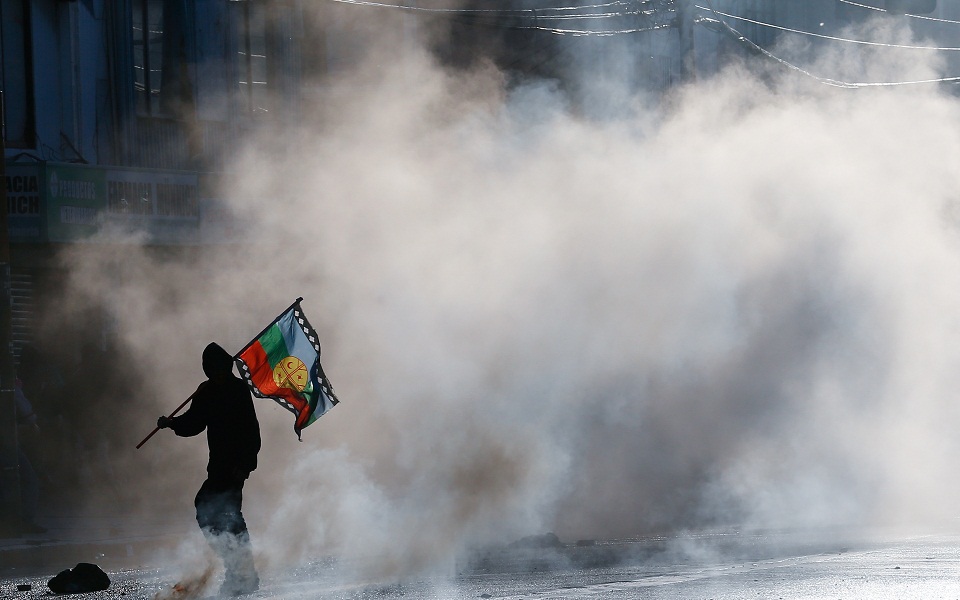 Χιλή: Δύο νεκροί, δεκάδες τραυματίες από τα επεισόδια στην επέτειο της Έκρηξης (εικόνες)-4