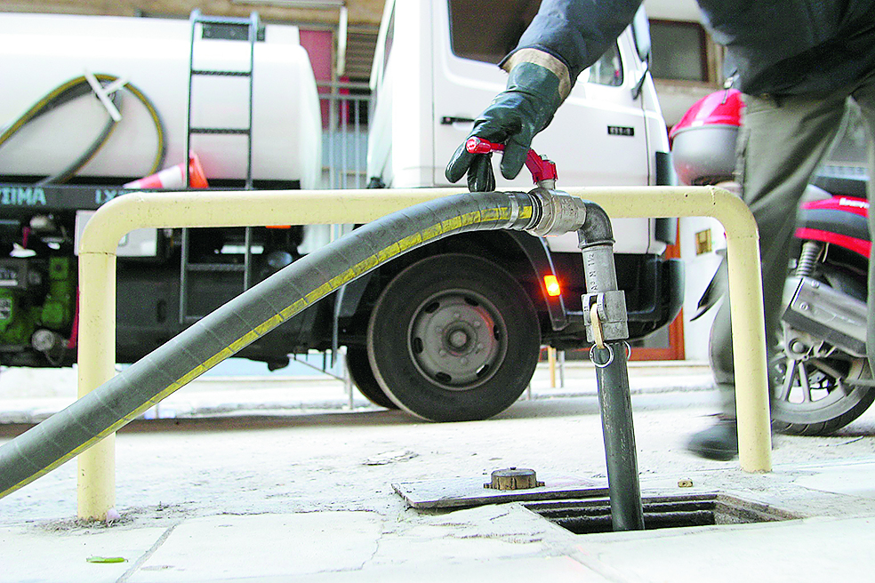 ακριβότερη-και-η-βενζίνη-και-το-πετρέλ-561524374