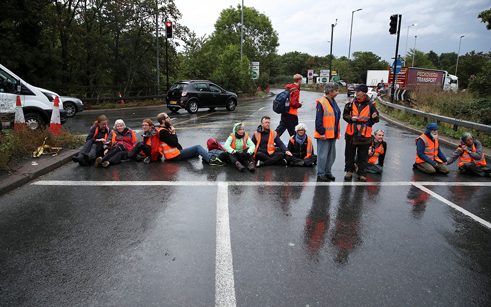 βρετανία-συνελήφθησαν-13-ακτιβιστές-γι-561520729