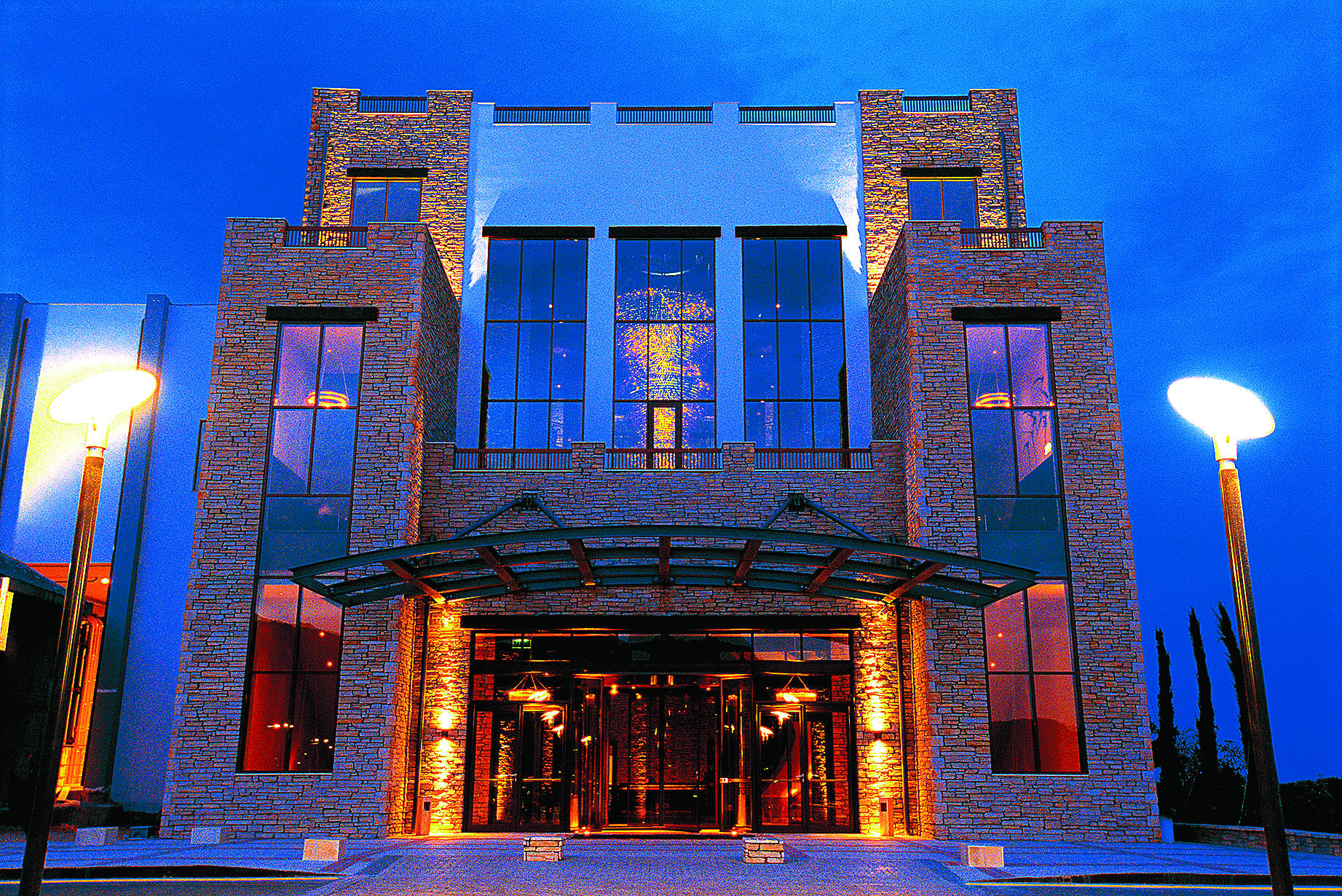 το-καζίνο-της-πάρνηθας-ποντάρει-στα-χρ-561553009