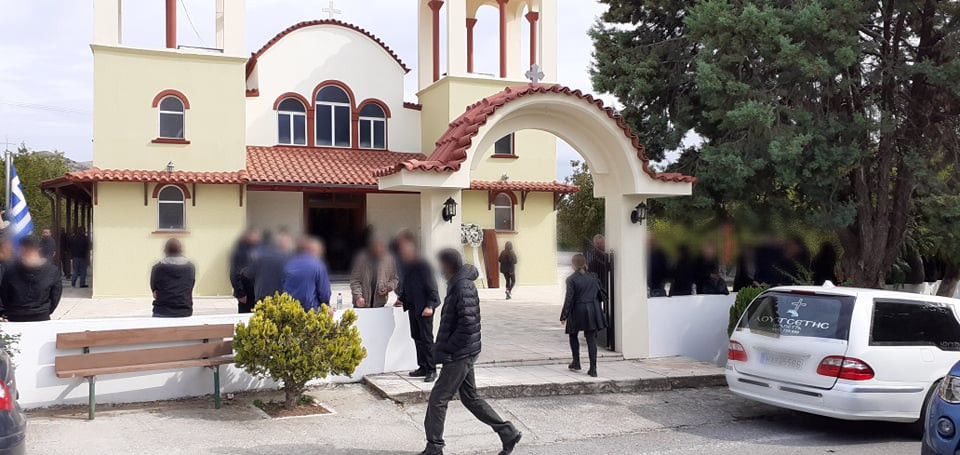 Γυναικοκτονία στην Ιεράπετρα: Το τελευταίο αντίο στην 48χρονη (εικόνες)-1