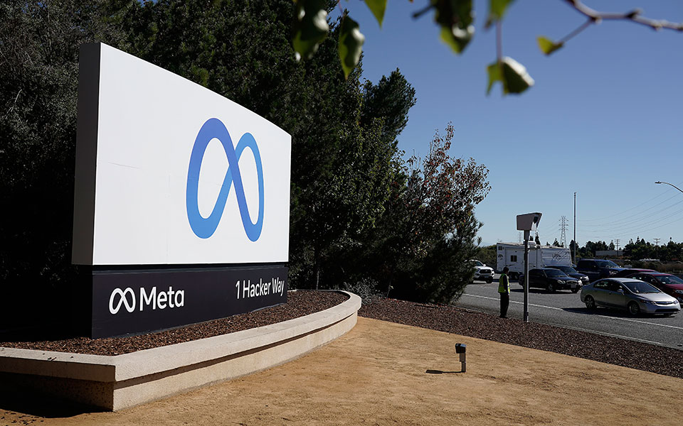 μπαμπινιώτης-μέσω-facebook-δίνει-την-ετυμολο-561562189