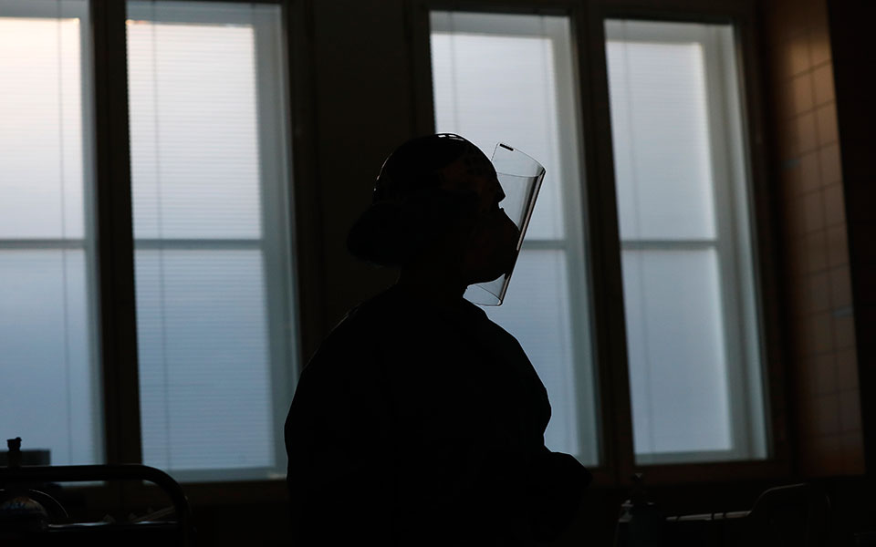 κορωνοϊός-2-324-νέα-κρούσματα-22-θάνατοι-334-δι-561530320