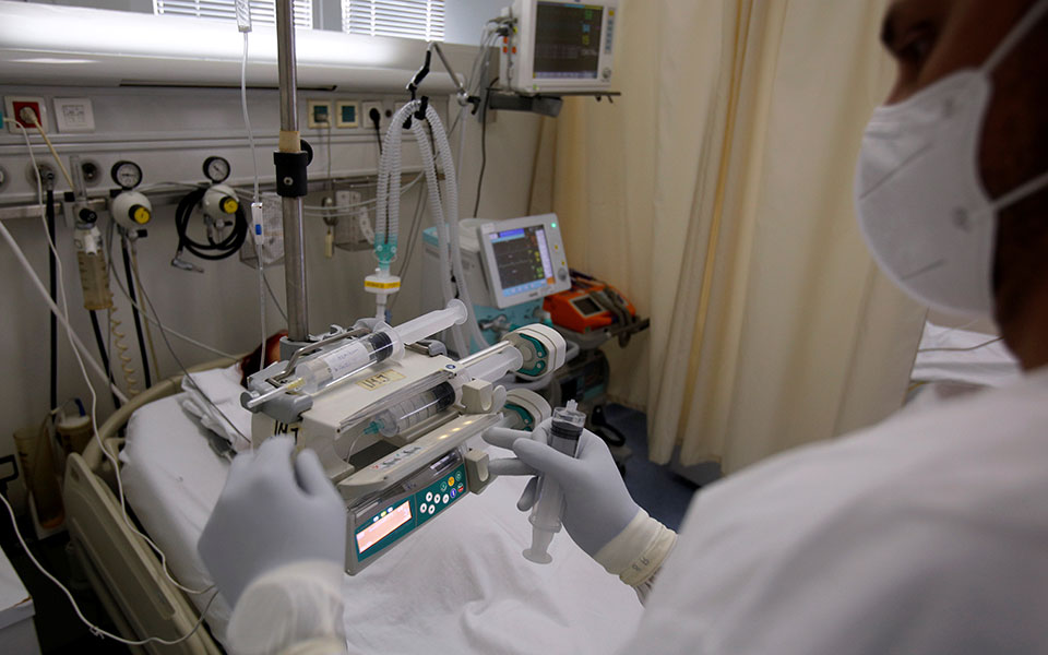 κορωνοϊός-2-636-νέα-κρούσματα-32-θάνατοι-329-δι-561520756