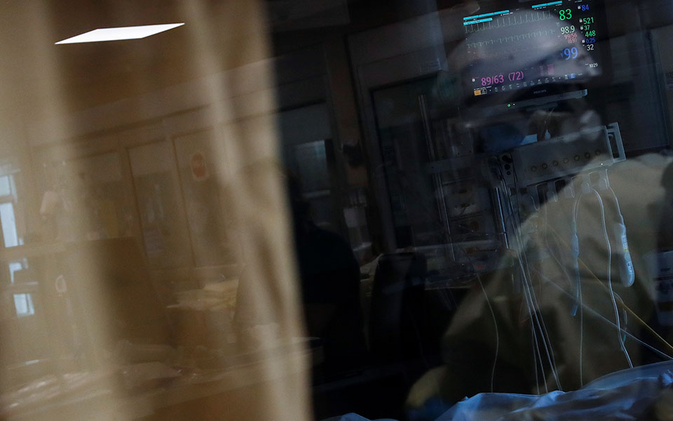 Κορωνοϊός: 2.383 κρούσματα, 41 θάνατοι, 331 διασωληνωμένοι-1