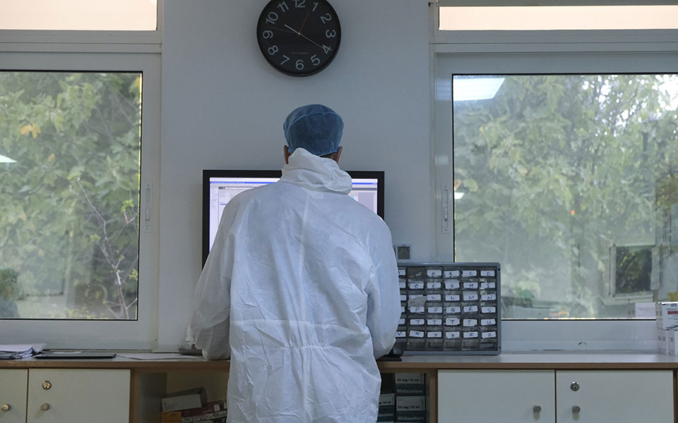 κορωνοϊός-4-696-νέα-κρούσματα-38-θάνατοι-404-δι-561565069