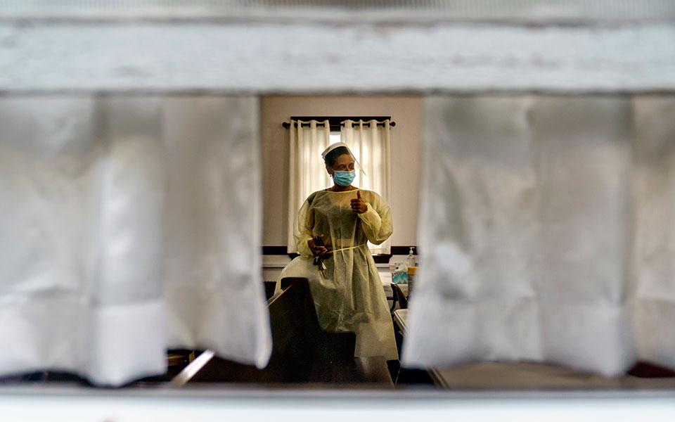 κορωνοϊός-2-665-νέα-κρούσματα-27-θάνατοι-368-δι-561541420