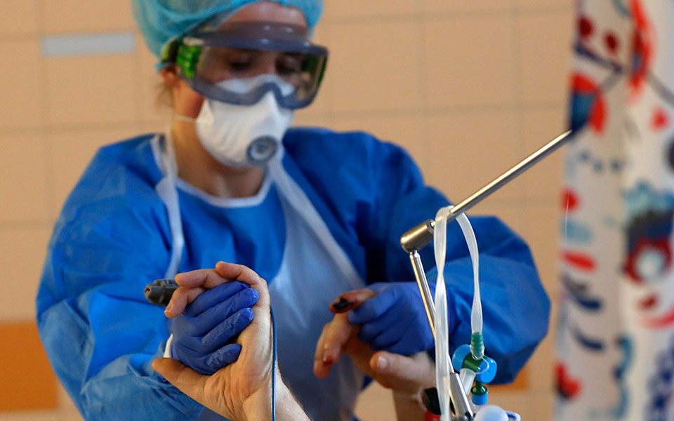 κορωνοϊός-2-249-νέα-κρούσματα-30-θάνατοι-335-δι-561528625