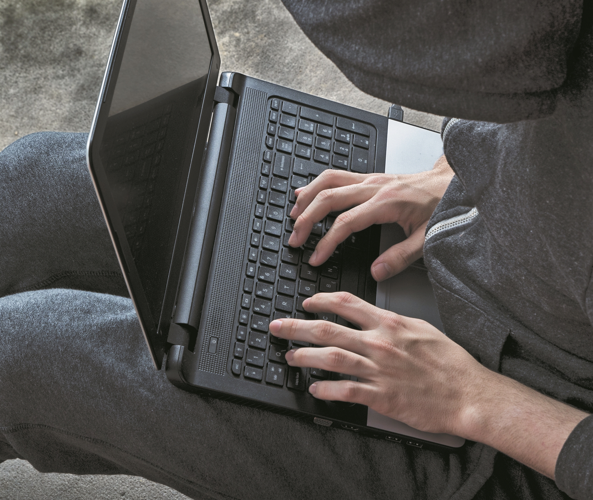 ηλεκτρονικές-απάτες-με-λεία-40-εκατ-ε-561538147