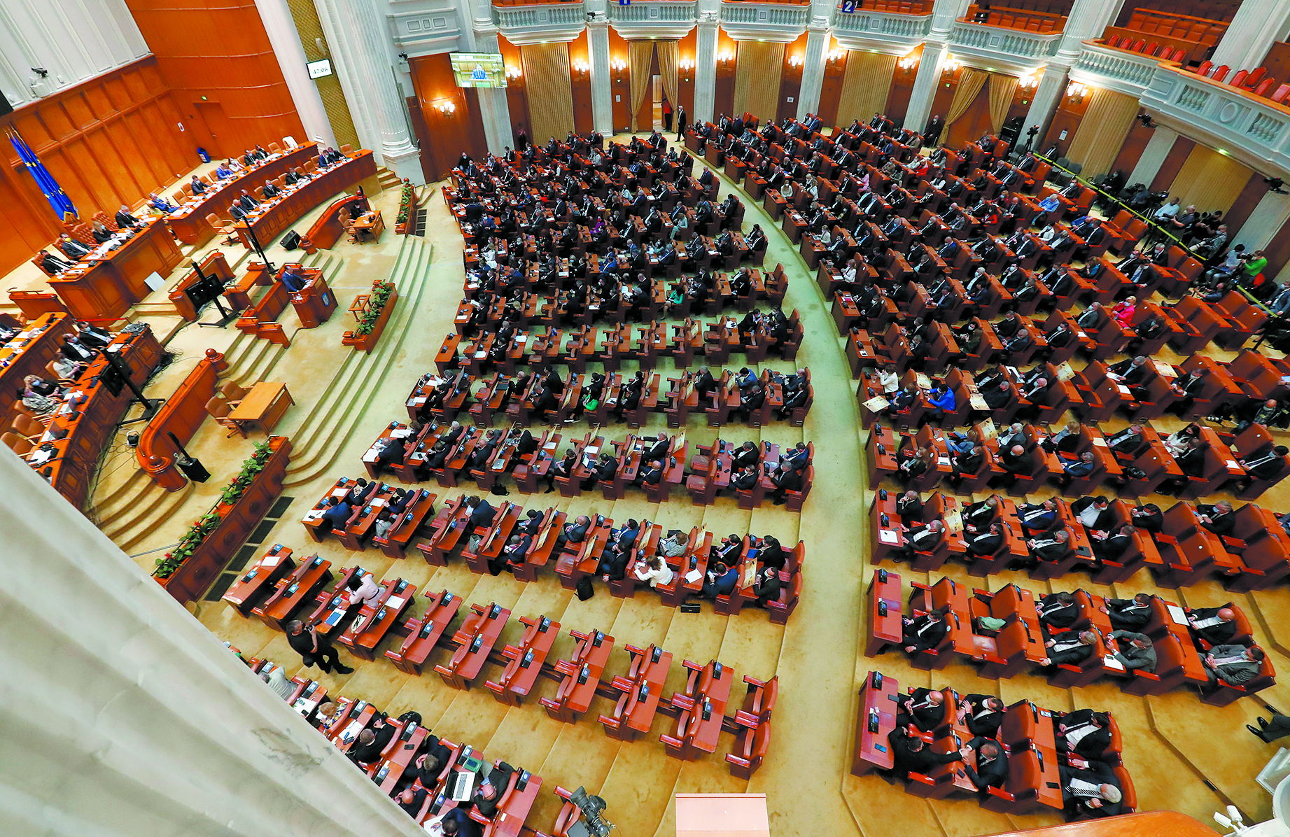 σε-δίνη-τριπλής-κρίσης-η-ρουμανία-561527485