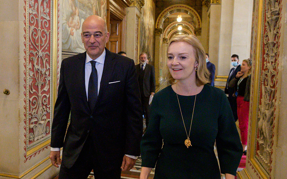 δένδιας-η-τουρκία-απειλεί-την-ελλάδα-μ-561556711