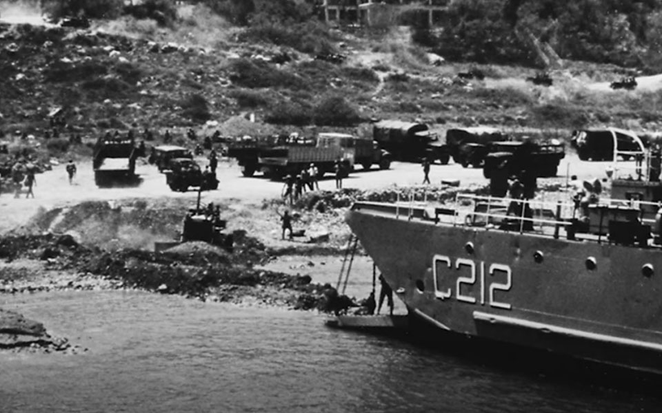 ενα-σκοτεινό-δωμάτιο-1967-1974-τα-συγκλονι-561545668