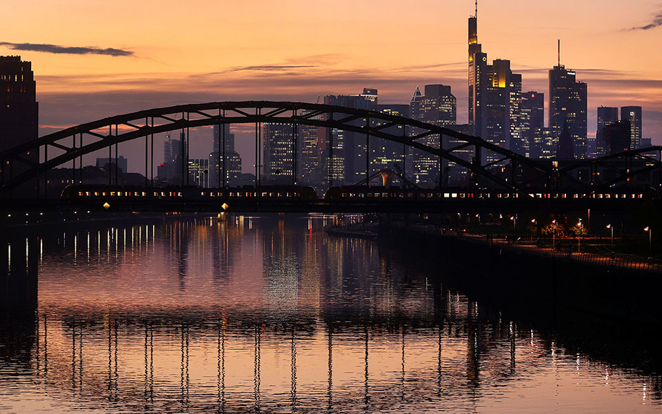 ανάπτυξη-22-στην-ευρωζώνη-και-21-στην-εε-το-561562225