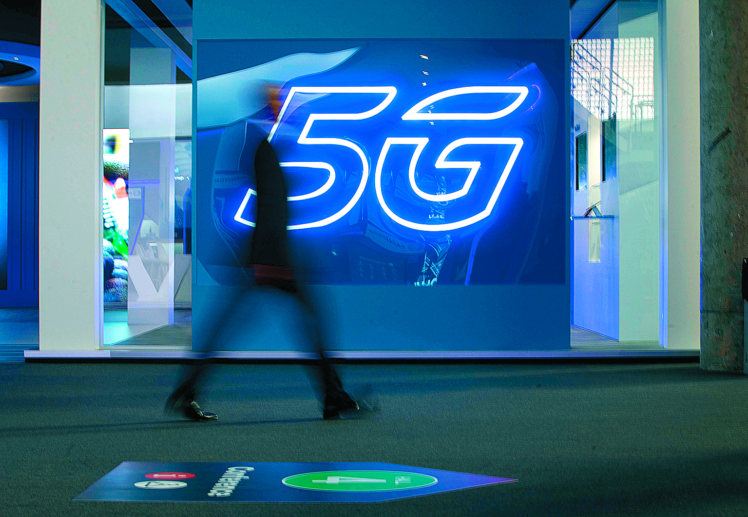 επενδύσεις-25-δισ-σε-οπτικές-ίνες-μικρο-561562921