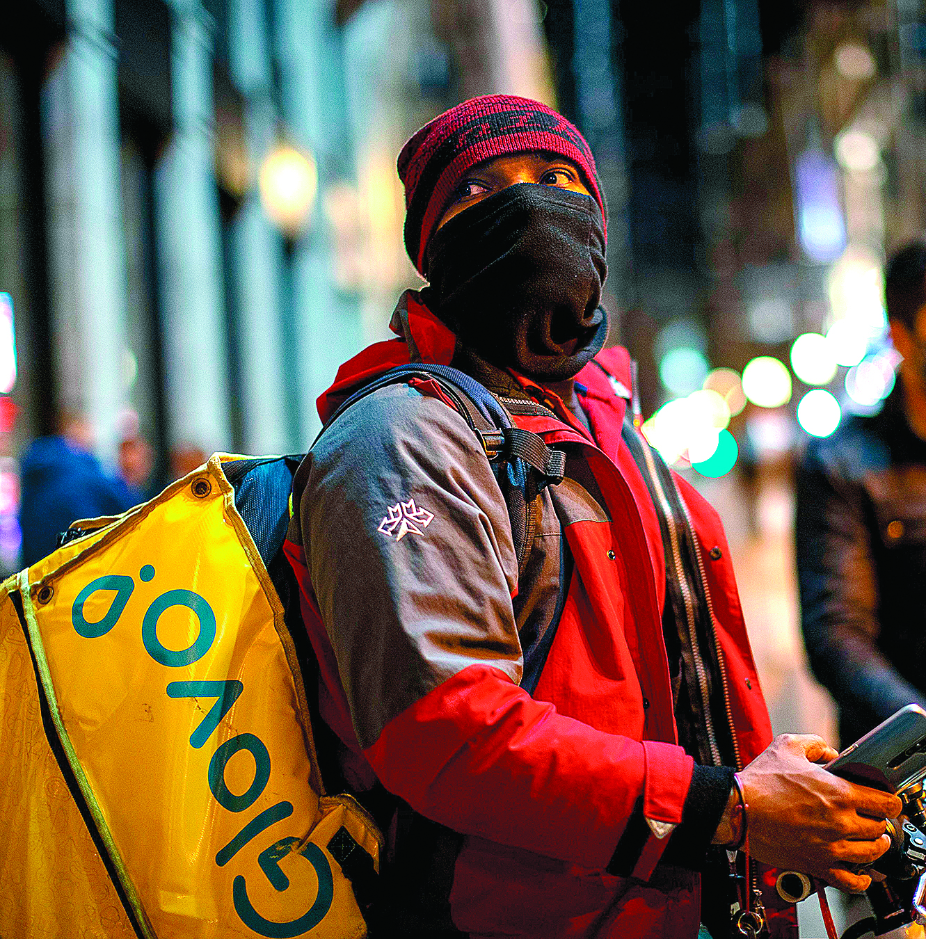 η-επισφαλής-εργασία-αλλάζει-στην-πορτ-561553051