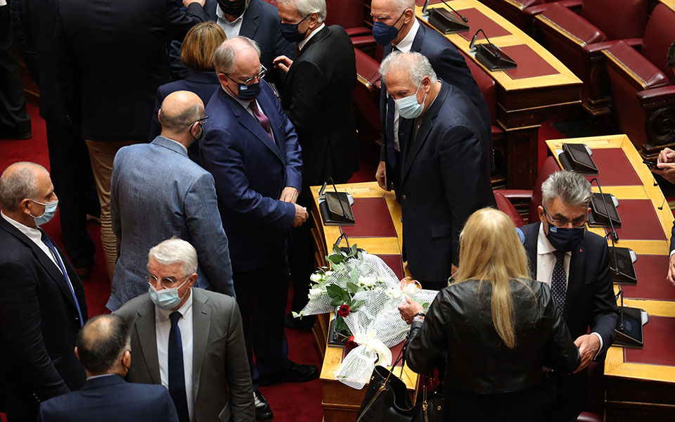 συγκίνηση-στη-βουλή-για-την-απώλεια-τη-561556294