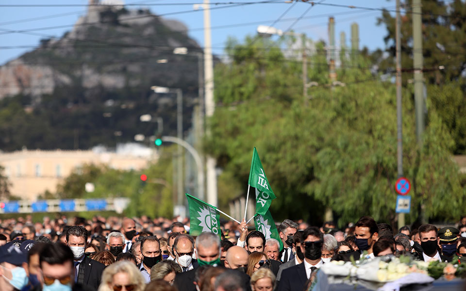 Φώφη Γεννηματά: Πάνδημη συγκίνηση σε ένα ενωτικό «αντίο»-4
