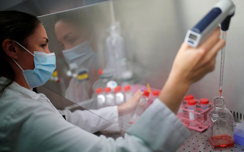 γαλλία-κορωνοϊός-κάτω-των-5-000-ο-μέσος-ό-561521395