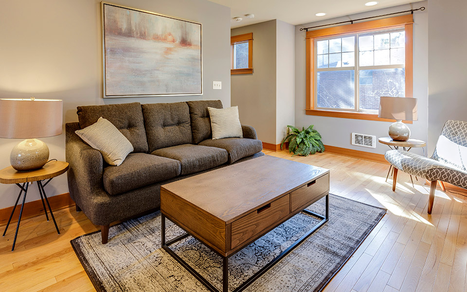 κατάλληλα-χρώματα-για-ένα-μικρό-διαμέ-561556414