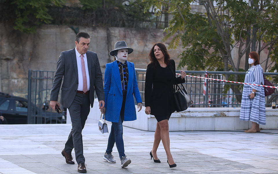 επίθεση-με-βιτριόλι-στην-τελική-ευθεί-561550081