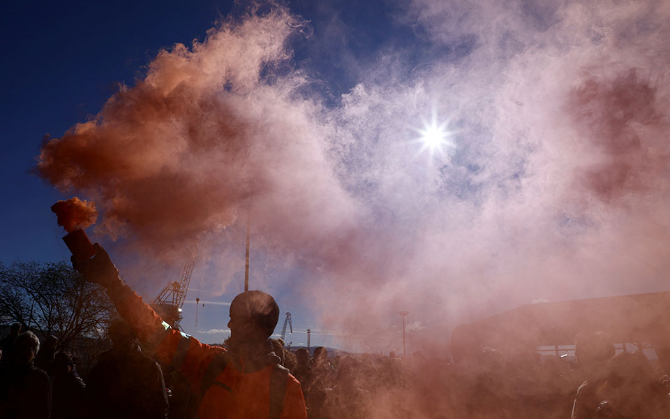 τα-ιταλικά-συνδικάτα-διαδηλώνουν-κατ-561543970