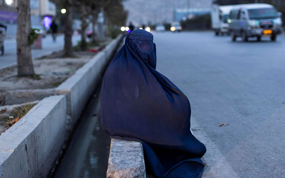 η-καμπούλ-βυθίστηκε-στο-σκοτάδι-μετά-τ-561550729