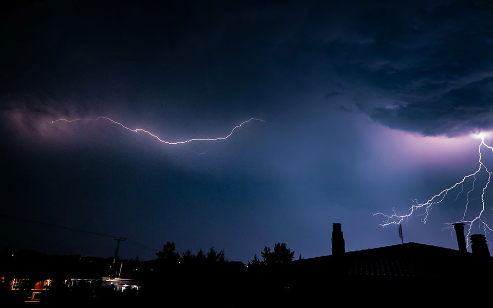 καιρός-τοπικές-βροχές-και-καταιγίδες-561544681
