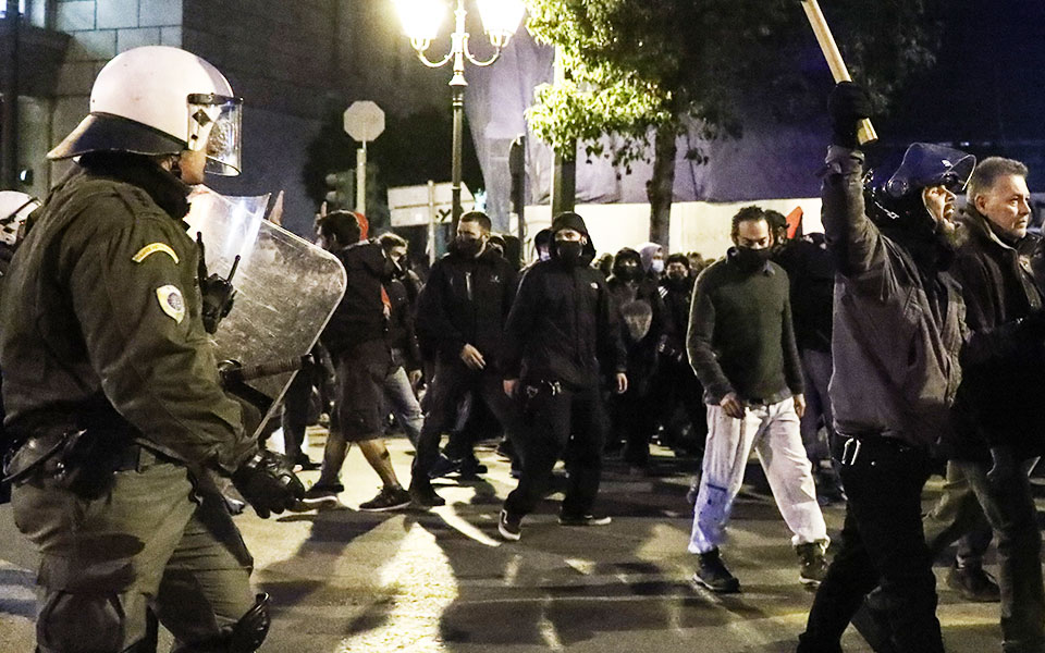 καταδίωξη-στο-πέραμα-αντιδράσεις-από-561557620