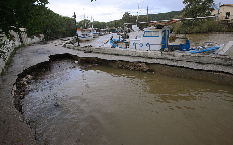 kakokairia-mpallos-dyskoli-nychta-gia-voreio-ellada-poy-tha-chtypisei-tis-epomenes-ores2