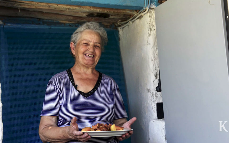 βίντεο-κ-στην-κουζίνα-της-κυράς-του-β-561522415