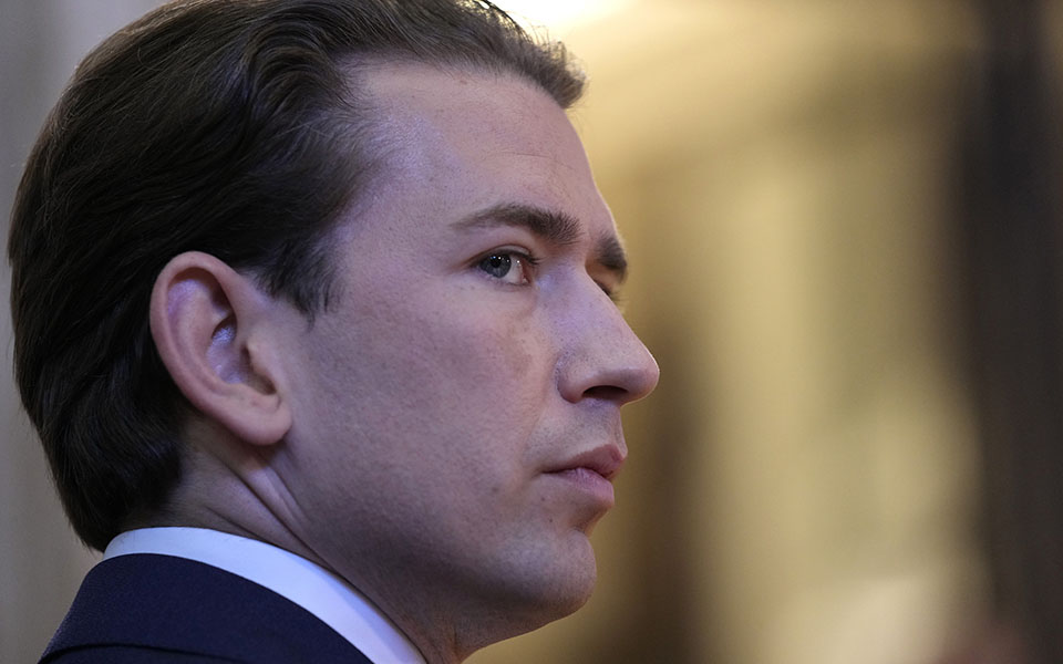 ο-κουρτς-που-φεύγει-και-ο-κουρτς-που-561544807