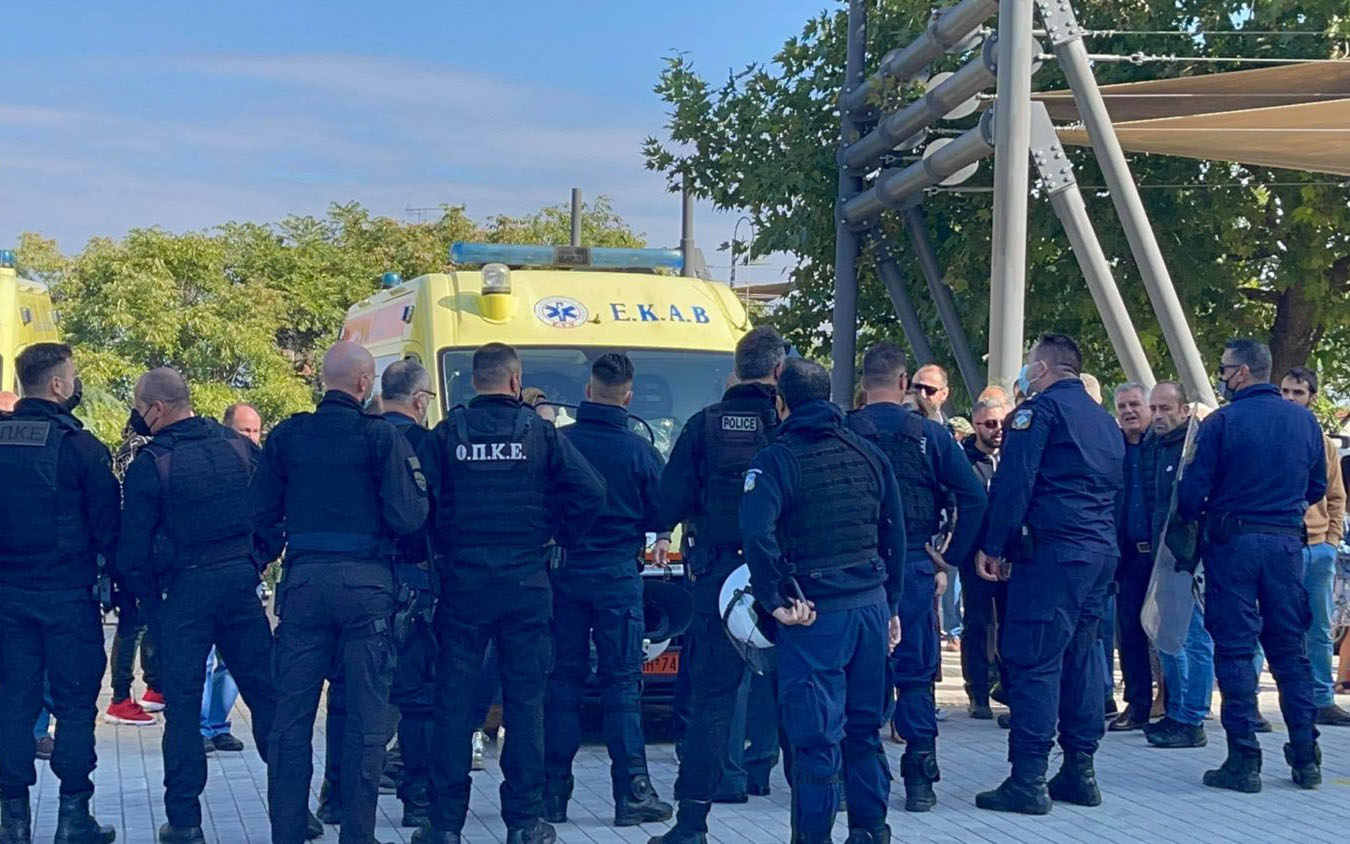 ένταση-έξω-από-ναό-όπου-γίνονταν-εμβολ-561522868