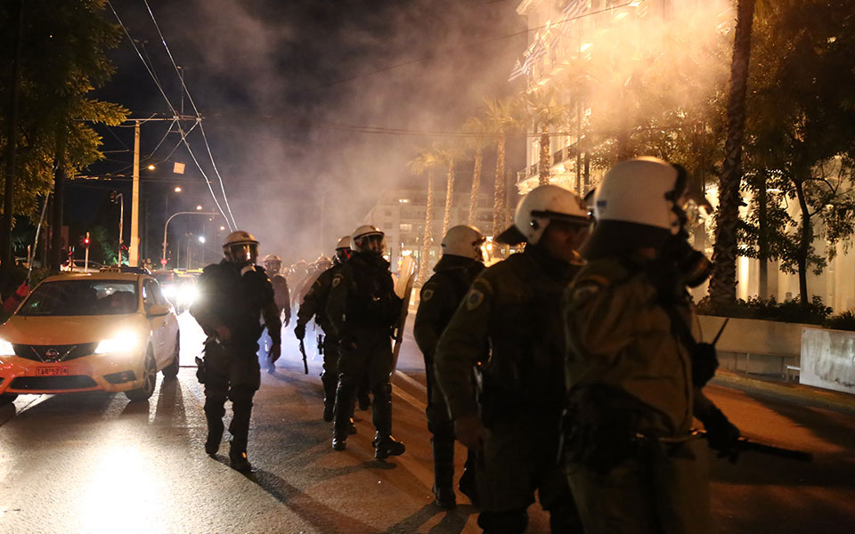 Επεισόδια στο κέντρο της Αθήνας σε πορεία για τον θάνατο του 20χρονου στο Πέραμα-5