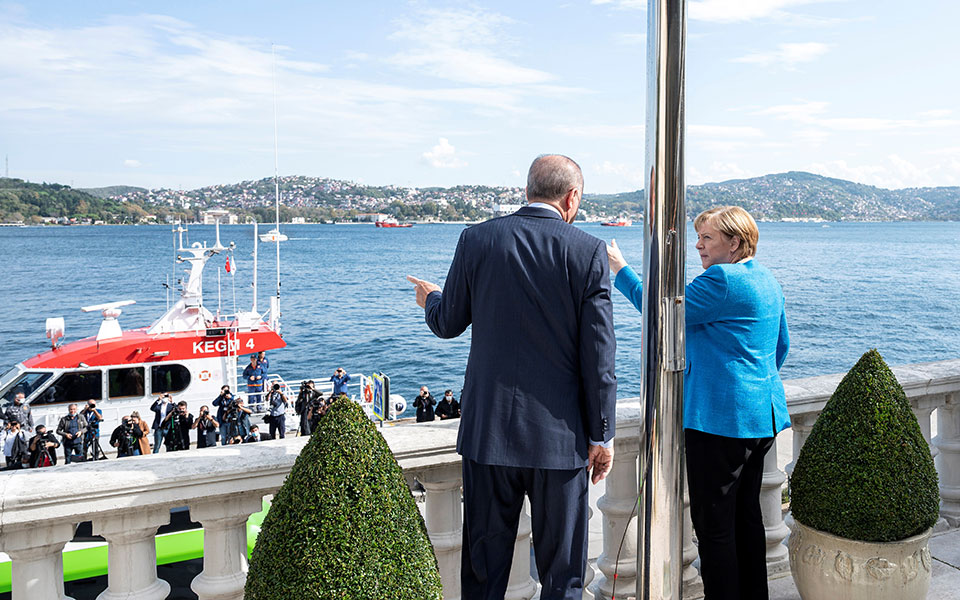 Μέρκελ σε Ερντογάν: Οι σχέσεις Άγκυρας-Βερολίνου θα συνεχιστούν με τις καλές και τις κακές πλευρές τους-1