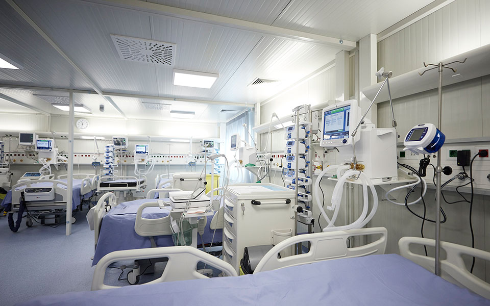 κορωνοϊός-πέθανε-45χρονος-καθηγητής-πο-561549004