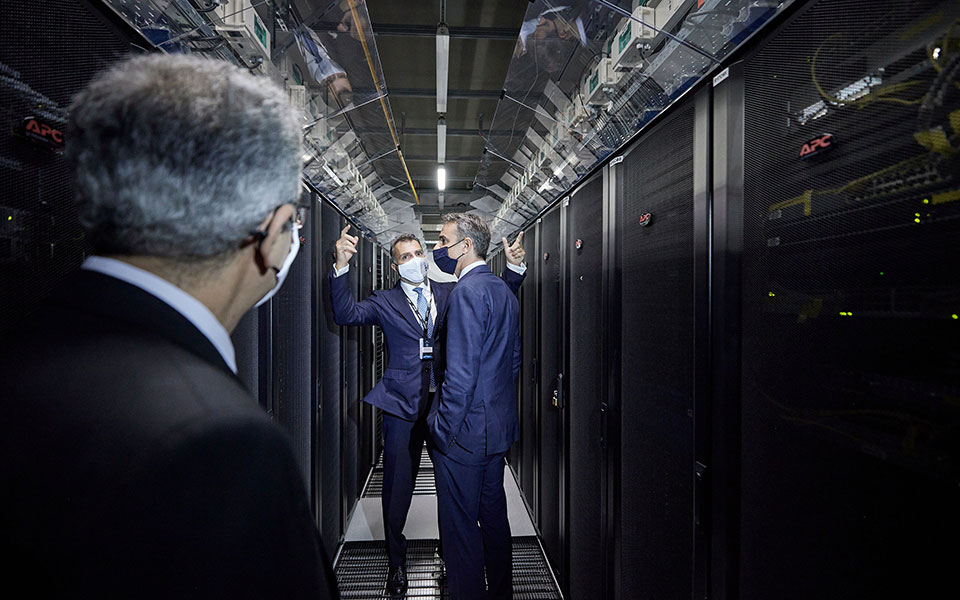 μητσοτάκης-στο-data-center-στο-κορωπί-η-ελλάδα-σ-561533518
