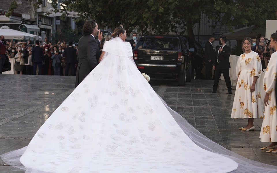 Φίλιππος Γλύξμπουργκ – Νίνα Φλορ: Παραμυθένιος γάμος στη Μητρόπολη Αθηνών (φωτογραφίες)-4