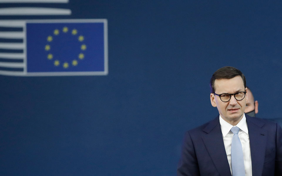 πολωνία-η-εε-μας-έχει-βάλει-το-πιστόλι-561556105