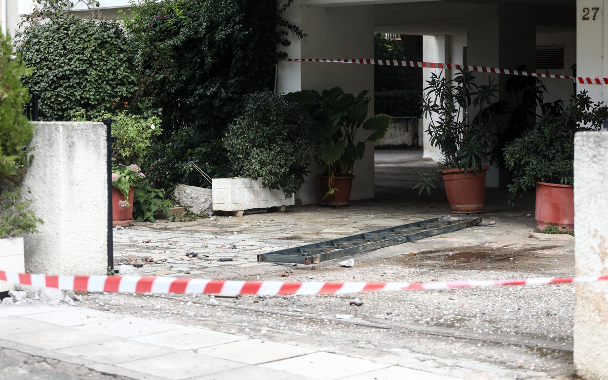 Χαλάνδρι: Έπεσε μπαλκόνι από πολυκατοικία (εικόνες)-1
