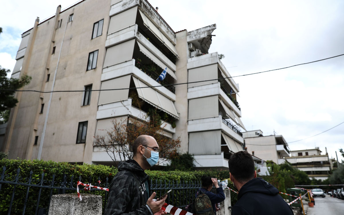 Χαλάνδρι: Έπεσε μπαλκόνι από πολυκατοικία (εικόνες)-3