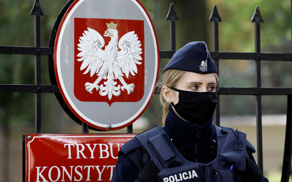 πυρ-ομαδόν-από-ε-ε-κατά-πολωνίας-561530365