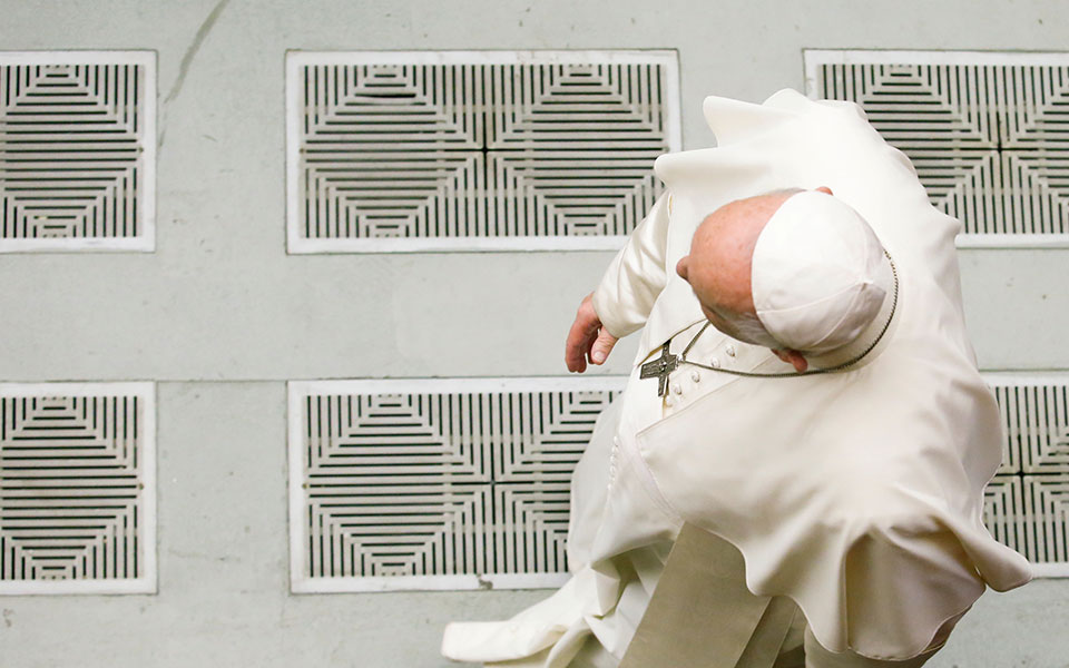 ο-μπάιντεν-πλέκει-το-εγκώμιο-του-πάπα-φ-561565726