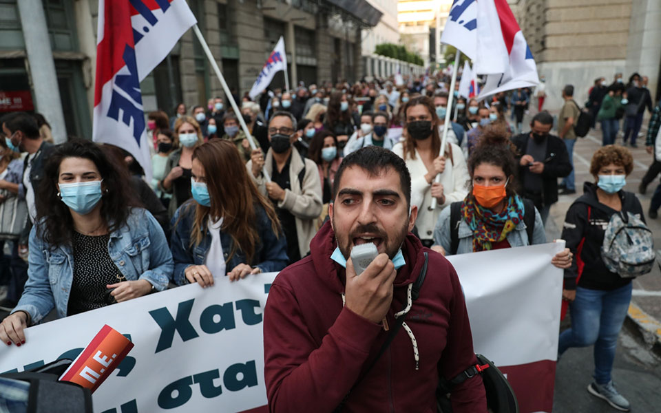 Πανεκπαιδευτικό συλλαλητήριο: Μικρής έντασης επεισόδια στο Σύνταγμα-6