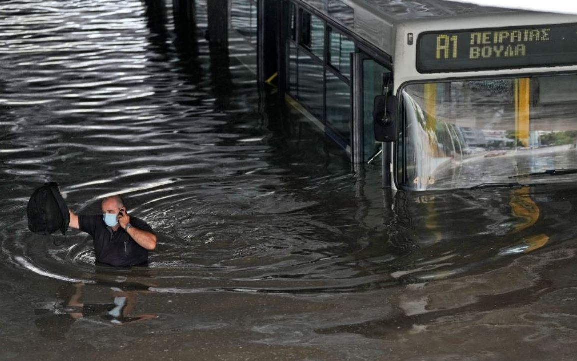Κακοκαιρία «Μπάλλος»: Παρέμβαση εισαγγελέα για την πλημμυρισμένη Ποσειδώνος-3