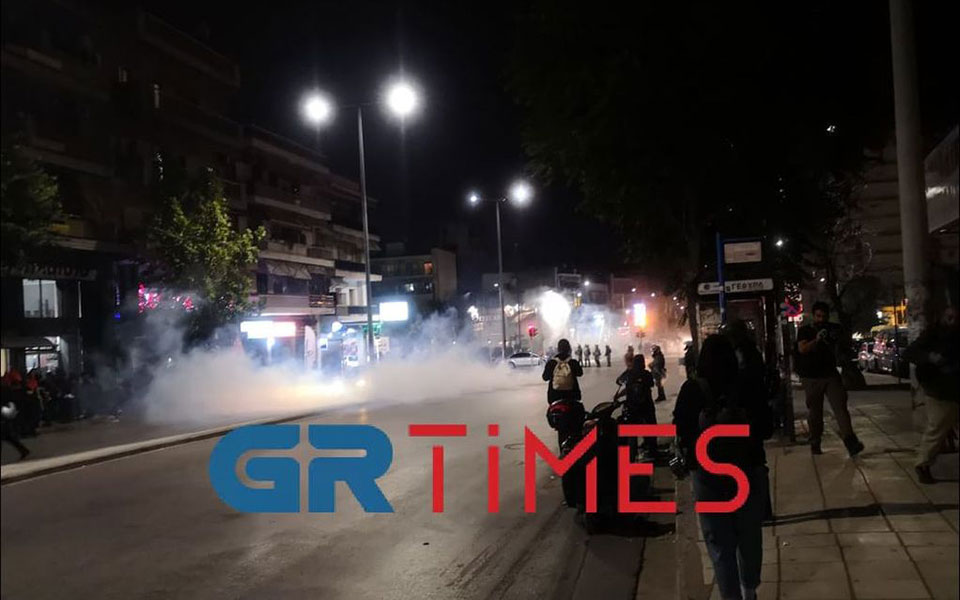 Θεσσαλονίκη: Επεισόδια και χημικά στην αντιφασιστική πορεία-1